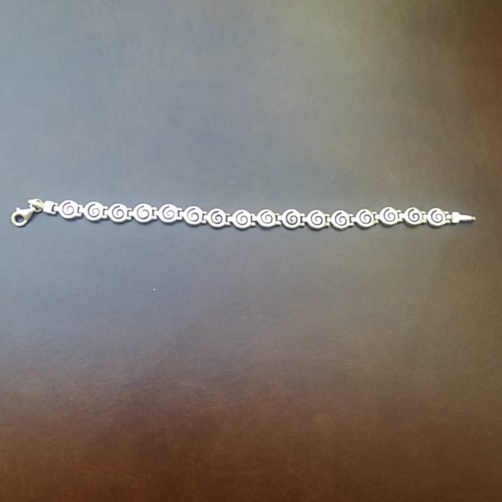 Pretty Sterling silver Greek bracelet. - Picture 4 of 7